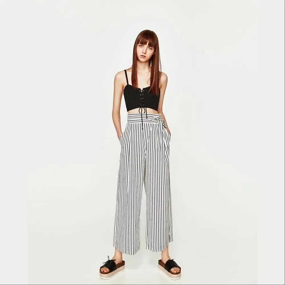 ✨ZARA LACE-UP CROP TOP✨ - Picture 2 of 6